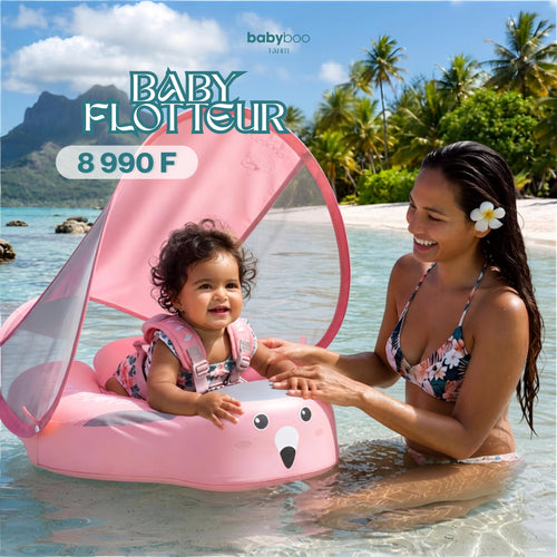 Baby Flotteur MamboBaby rose avec pare-soleil, bébé souriant dans l'eau à Tahiti